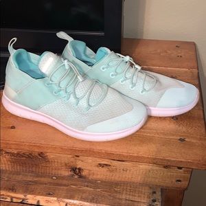 Women’s Nike tennis shoes